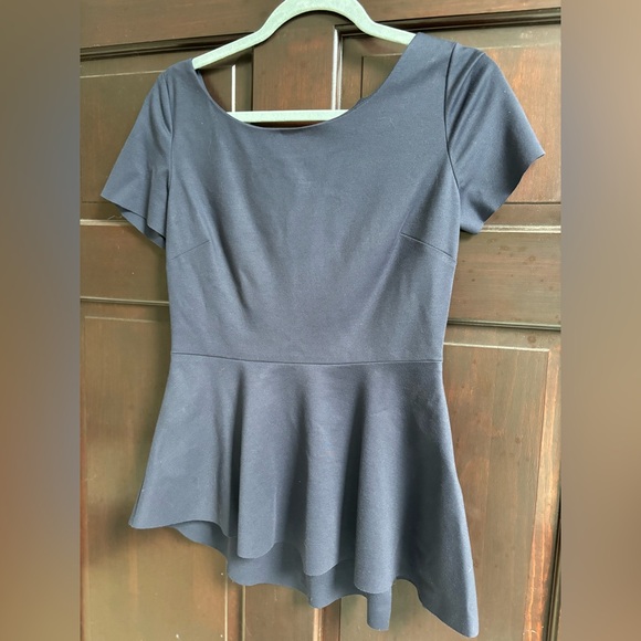 Tahari asymmetrical peplum navy blue super flattering fab construction shirt - Picture 1 of 5